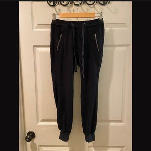 converse black Joggers with zipper pockets